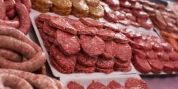 Carne ultraprocessada - Reprodução/iStock