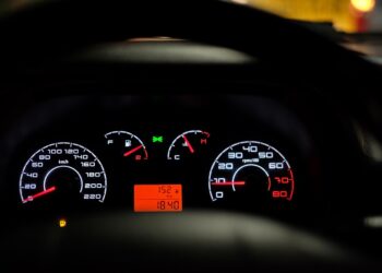 Carros que não parecem que dão muito trabalho pela beleza - Imagem: Pixabay