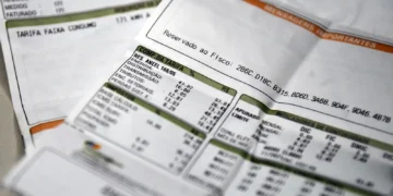 Aprenda a economizar na conta de energia durante o inverno - Imagem: Marcello Casal Jr/Agência Brasil