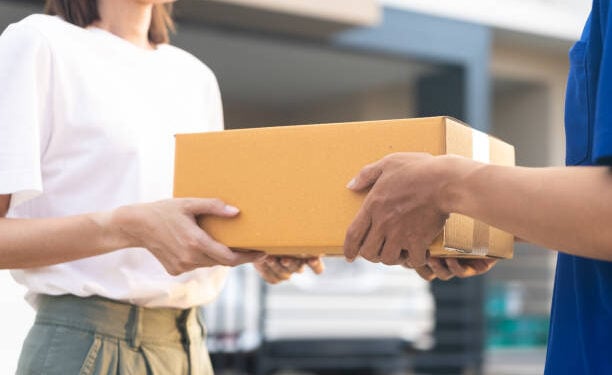 Encomenda - Reprodução/iStock