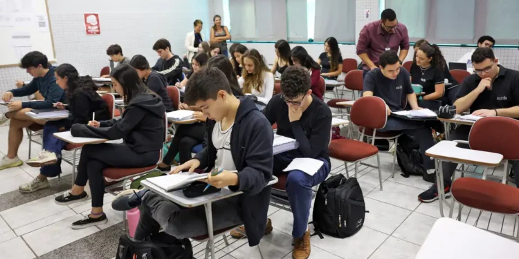 Desempenho no Enem impulsiona crescimento de 60% em cursos de licenciatura - Imagem: José Cruz/Agência Brasil