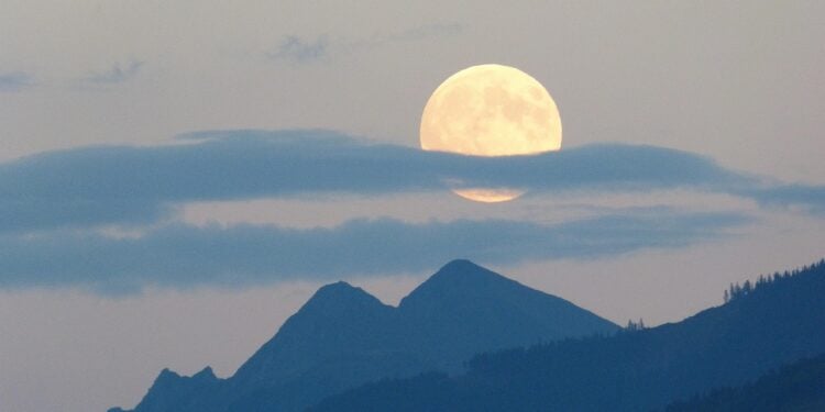 A Lua influencia na data do parto? Descubra se é mito ou verdade - Imagem: Pixabay