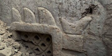 Mural pré-hispânico é encontrado com figuras feitas há mais de 3 mil anos - Imagem: Divulgação/Pontifícia Universidade Católica do Peru