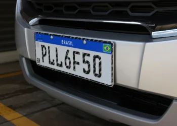 Detran recusa responsabilidade e fabricantes de placas seguem bloqueados - Imagem: Agência Brasil