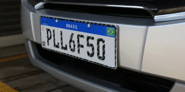 Detran recusa responsabilidade e fabricantes de placas seguem bloqueados - Imagem: Agência Brasil