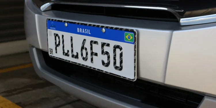 Detran recusa responsabilidade e fabricantes de placas seguem bloqueados - Imagem: Agência Brasil