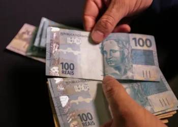 Salário mínimo vai ser R$ 2.267,21 para esta lista de trabalhadores - Imagem: Marcello Casal Jr/Agência Brasil