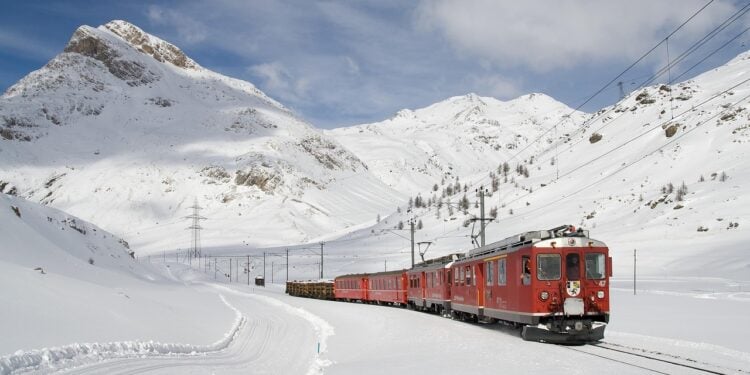 Viagens de trem viram tendência luxuosa no turismo global - Imagem: Pixabay