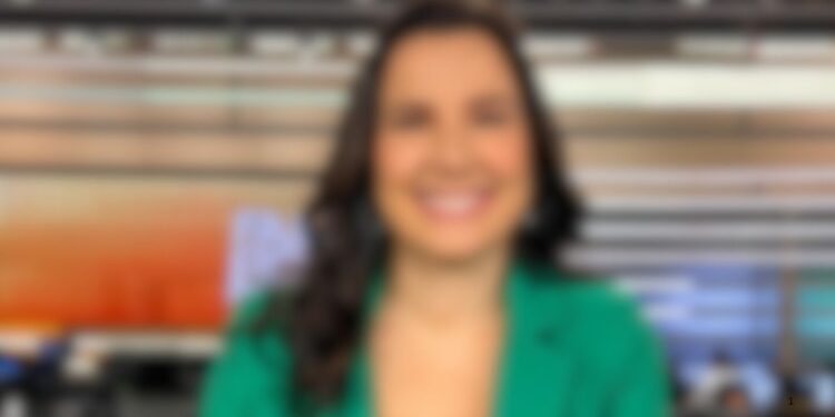 Infecção no rosto leva apresentadora da Record de volta ao hospital
