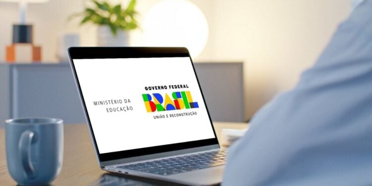Vagas home office no MEC são abertas para esse grupo de profissionais