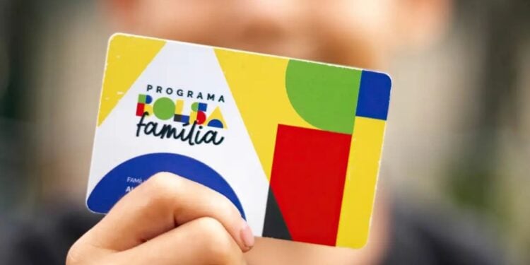 Quantidade de famílias dependentes do Bolsa Família dispara 420%