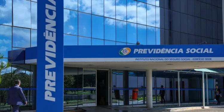 INSS anuncia queda do benefício: Cortes vem aí - Imagem: Fabio Rodrigues-Pozzebom/ Agência Brasil