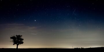 Céu rasgado por luz misteriosa intriga moradores em Minas - Imagem: Pixabay