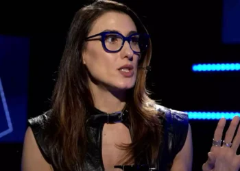 Paola Carosella surpreende a todos e responde se tem caso de amor com Chefe Fogaça - Imagem: Reprodução/Dia TV/YouTube