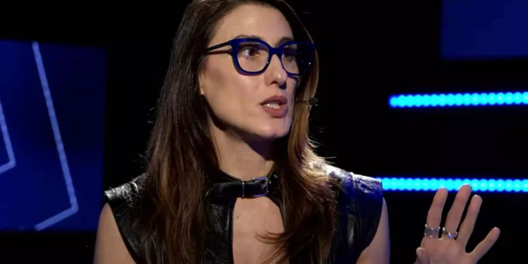 Paola Carosella surpreende a todos e responde se tem caso de amor com Chefe Fogaça - Imagem: Reprodução/Dia TV/YouTube