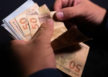 Novo benefício do Governo vai ajudar milhões de brasileiros com comida na mesa - Imagem: Marcello Casal Jr/Agência Brasil