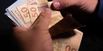 Novo benefício do Governo vai ajudar milhões de brasileiros com comida na mesa - Imagem: Marcello Casal Jr/Agência Brasil