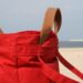 Bolsa de US$ 30 mil mergulha no mar, mas também existem opções de R$ 100 - Imagem: Pixabay
