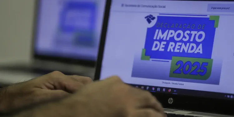 Declaração do IR para quem tem 2 salários mínimos está com dias contados - Imagem: Joédson Alves/Agência Brasil