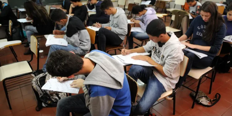 Pesquisa revela descumprimento da lei do ensino médio em 6 estados - Imagem: Gabriel Jabur/Agência Brasília