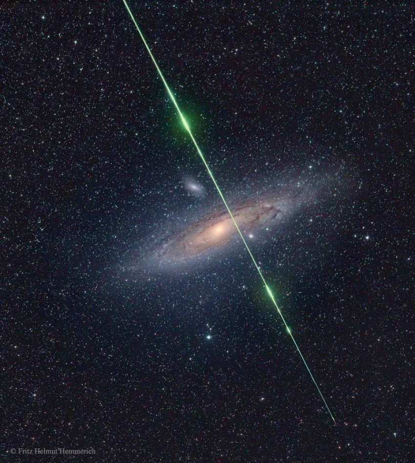 Luz verde cruzando o espaço deixa cientistas surpreendidos