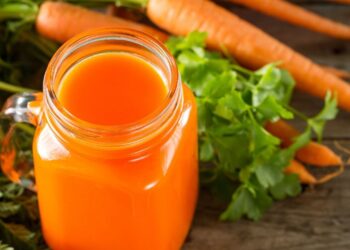 Suco de cenoura prolonga a vida? Saiba a importância de tomar todos os dias