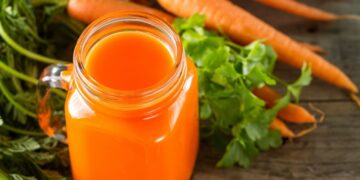 Suco de cenoura prolonga a vida? Saiba a importância de tomar todos os dias
