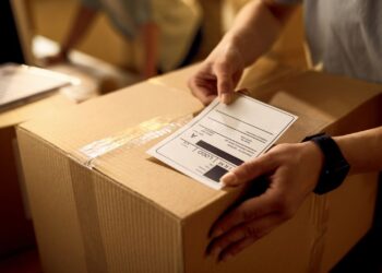 Especialistas orientam como agir ao receber encomenda não solicitada