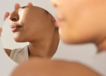 Forma secreta para eliminar a “papada” sem cirurgia foi descoberta