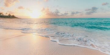 Praia muito famosa entre turistas é considerada uma das mais perigosas para banhistas
