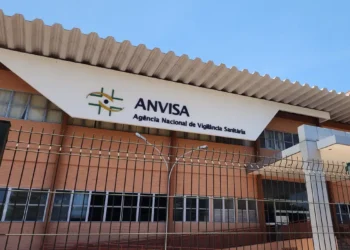Anvisa bate o martelo e proíbe produto muito consumido pelos brasileiros - Imagem: Rafa Neddermeyer/Agência Brasil