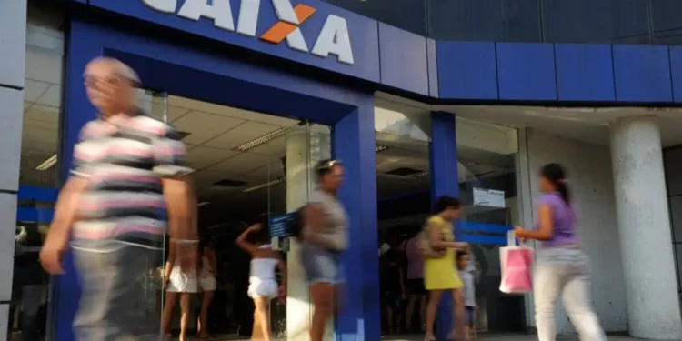 Caixa faz a boa e confirma isenção para milhares de brasileiros - Imagem: Tânia Rêgo/Agência Brasil