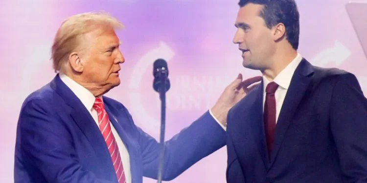 Trabalhadores são demitidos por postagens a respeito de Charlie Kirk - Imagem: Divulgação/Redes Sociais