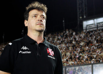Fernando Diniz foi comunicado sobre saída no Vasco - Imagem: Divulgação/Vasco
