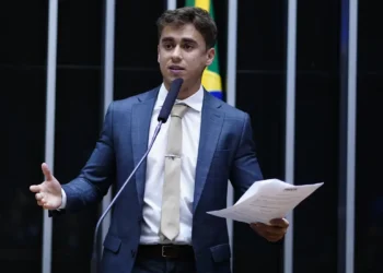 Nikolas Ferreira terá que pagar indenização alta para Felipe Neto - Imagem: Pablo Valadares/Câmara dos Deputados