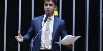 Nikolas Ferreira terá que pagar indenização alta para Felipe Neto - Imagem: Pablo Valadares/Câmara dos Deputados