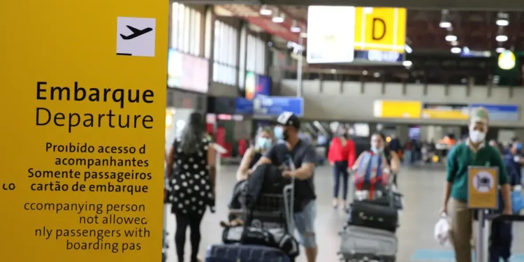 Grevistas voltam atrás na decisão: aeroportos vão paralisar no Brasil? - Imagem: Rovena Rosa/Agência Brasil