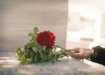 Cemitério - Reprodução/iStock