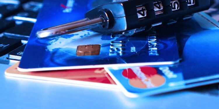 Hackers estão roubando dinheiro e invadindo contas bancárias - Imagem: Pixabay
