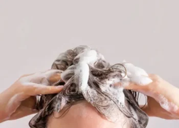 Lavando o cabelo - Reprodução