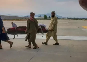 Voos militares transportaram muitos feridos das províncias de Kunar e Nangarhar