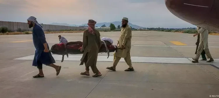Voos militares transportaram muitos feridos das províncias de Kunar e Nangarhar