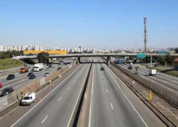 Lei brasileira define velocidade máxima para andar nas rodovias brasileiras - Imagem: Rovena Rosa/Agência Brasil