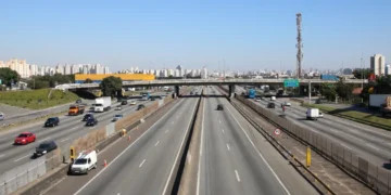 Lei brasileira define velocidade máxima para andar nas rodovias brasileiras - Imagem: Rovena Rosa/Agência Brasil