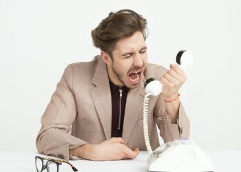 Gritar com desconhecidos vira terapia rebelde contra ansiedade