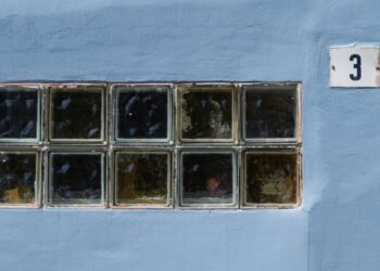 Tijolinho de vidro transforma ambientes com luz