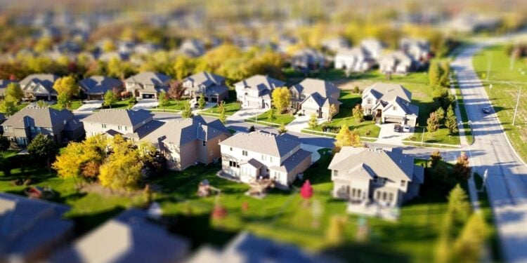 Promessa de megabairros vira pesadelo de licenças e prejuízo