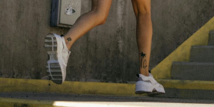 Estudo mostra que tênis femininos foram pensados para pés masculinos