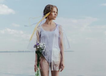 Tecidos translúcidos e rendas voltam a ser tendência