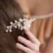 Tiara, presilha ou pente? Joias de cabelo se tornam peça-chave